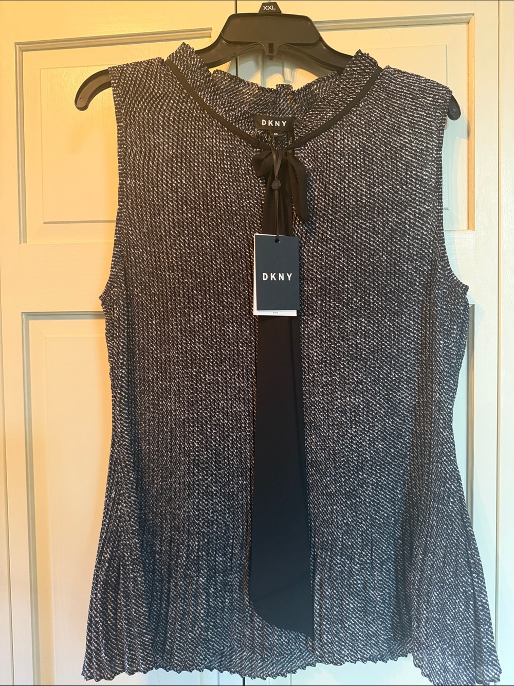DKNY Black & White Sleeveless Tie-Neck Textured Camisole